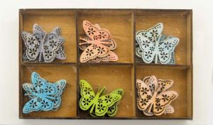 Ξύλινο Κουτί Με 24 Χρωματιστές Πεταλούδες  19χ13 cm
