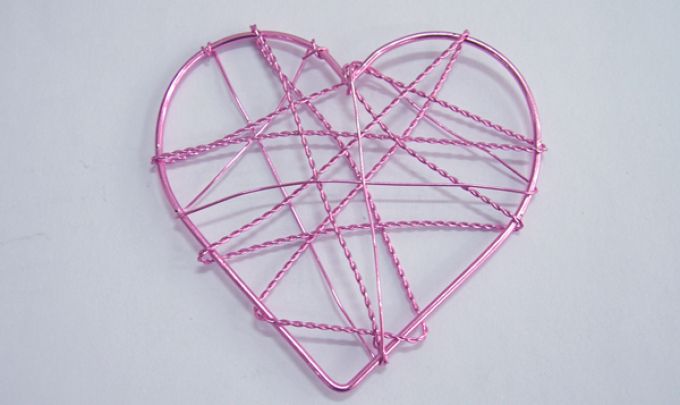 Μεταλλική καρδιά με σύρμα ρόζ