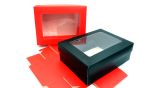 ΧΑΡΤΙΝΟ ΚΟΥΤΙ ME KAΠΑΚΙ ΠΑΡΑΘΥΡΟ ΖΕΛΑΤΙΝΑ 22cm x 17cm x 7.5cm 0402241
