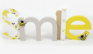 Ξύλινα Γράμματα SMILE Μελισσούλα 36χ14 cm / 5Τεμάχια